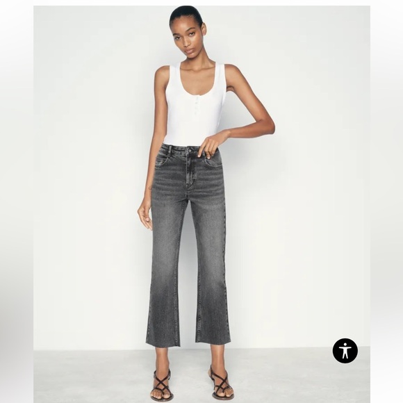 Zara HIGH-WAISTED MINI FLARE JEANS Z1975 Size 2 NWT
Gray HIGH RISE - Picture 3 of 10